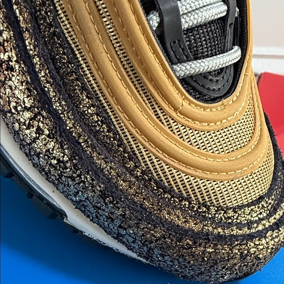 Nike Air Max 97 Metallic Gold and Black Shoes Brand New size 9.5 or 8 man - Picture 3 of 13